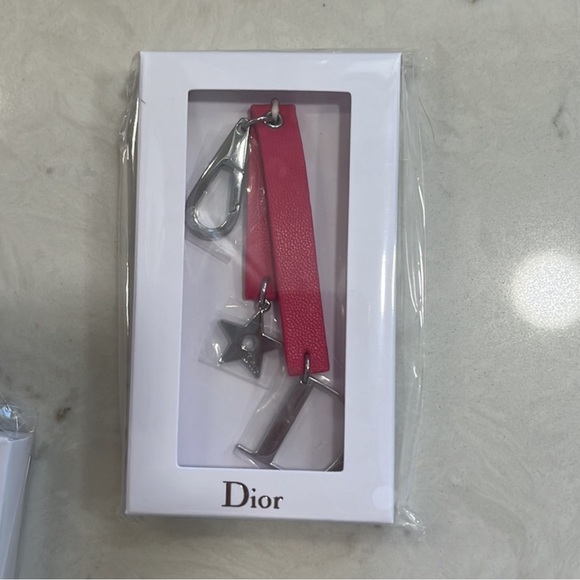 DIOR Signature Saddle D Clasp
Keychain Bag Charm - Picture 5 of 5